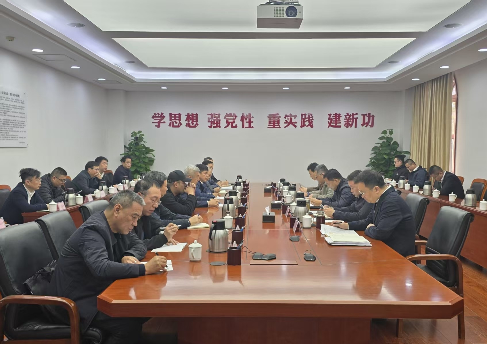 市住房城乡建设委会同市安委办召开我市房屋市政工程领域在津建筑央企安全生产警示约谈会议